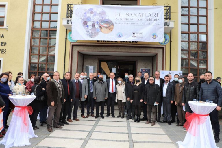 El Sanatları Sergisi Ziyaretçileriyle Buluştu El Sanatları Sergisi Ziyaretçileriyle Buluştu
