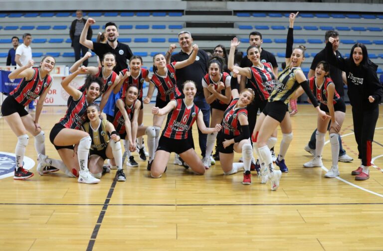 Turgutlu Belediyespor Kadın Voleybol Takımı Lidere Konuk Olacak Turgutlu Belediyespor Kadın Voleybol Takımı Lidere Konuk Olacak