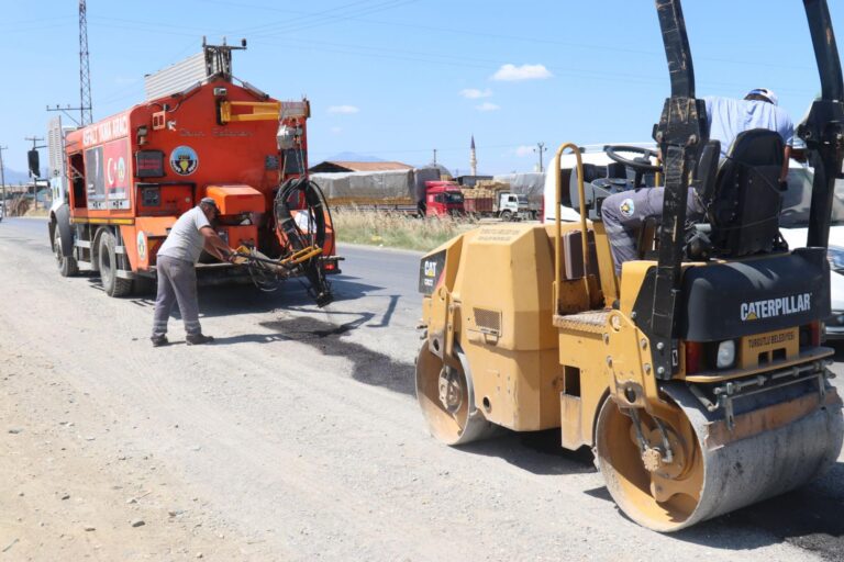 Turgutlu Belediyesi Ekipleri Kentin Her Köşesinde Turgutlu Belediyesi Ekipleri Kentin Her Köşesinde