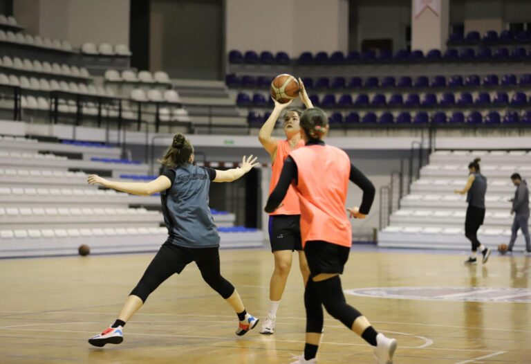 Turgutlu Belediyespor Kadın Basketbol Hazırlıklarına Devam Ediyor Turgutlu Belediyespor Kadın Basketbol Hazırlıklarına Devam Ediyor