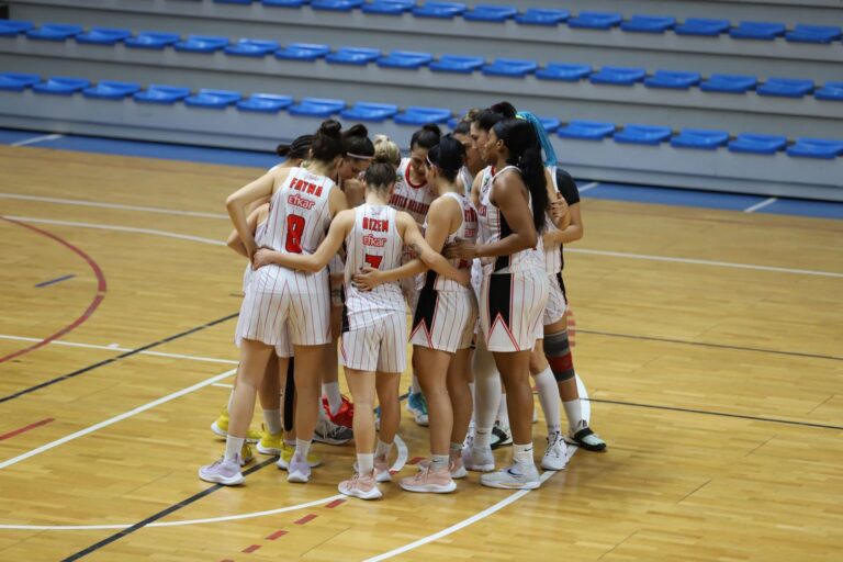 Turgutlu Belediyespor Kadın Basketbol Takımı Antalya Deplasmanında Turgutlu Belediyespor Kadın Basketbol Takımı Antalya Deplasmanında
