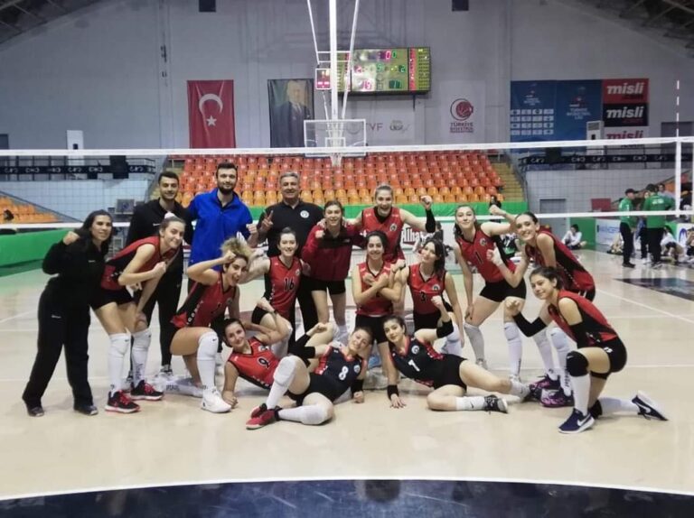 Turgutlu Belediyespor Kadın Voleybol Takımından Muhteşem Dönüş Turgutlu Belediyespor Kadın Voleybol Takımından Muhteşem Dönüş