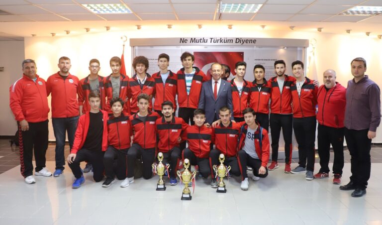 Turgutlu Belediyespor Erkek Voleybol Takımı 2. Ligde Turgutlu Belediyespor Erkek Voleybol Takımı 2. Ligde