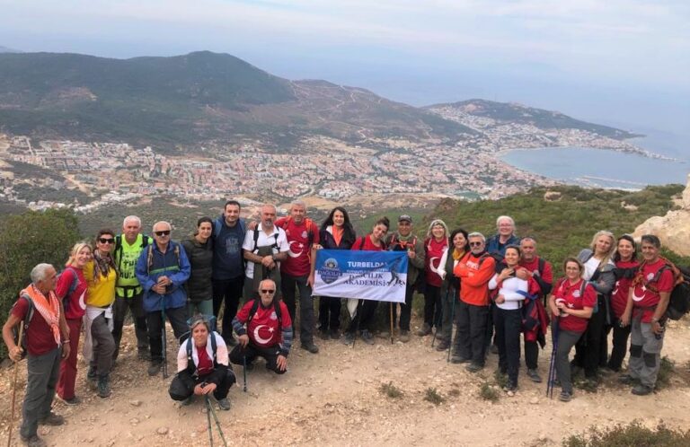 TURBELDAK Ekibi Kozbeyli-Foça Parkurunu Tamamladı TURBELDAK Ekibi Kozbeyli-Foça Parkurunu Tamamladı