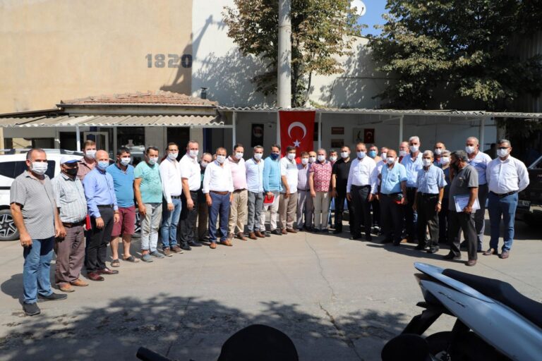 Başkan Çetin Akın’a Teşekkür Plaketi