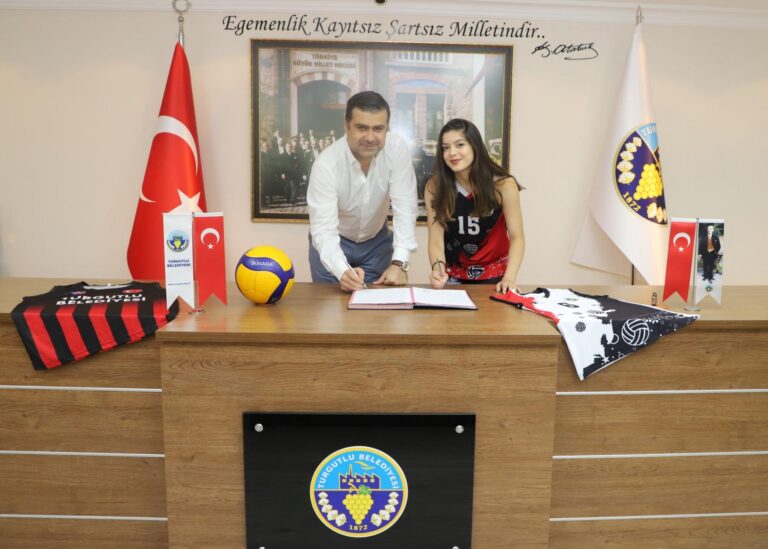 Turgutlu Belediyesporlu Nida Yağmur Tezcan 2. Lig Kadrosunda Turgutlu Belediyesporlu Nida Yağmur Tezcan 2. Lig Kadrosunda
