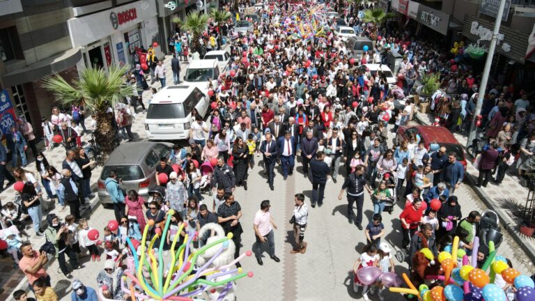 Turgutlu’da Muhteşem 23 Nisan Turgutlu’da Muhteşem 23 Nisan