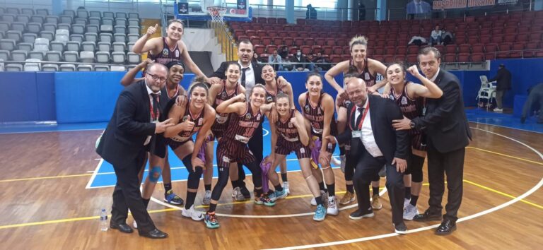 Turgutlu Belediyespor Kadın Basketbol Takımı Play Off’a Bir Adım Daha Yaklaştı Turgutlu Belediyespor Kadın Basketbol Takımı Play Off’a Bir Adım Daha Yaklaştı