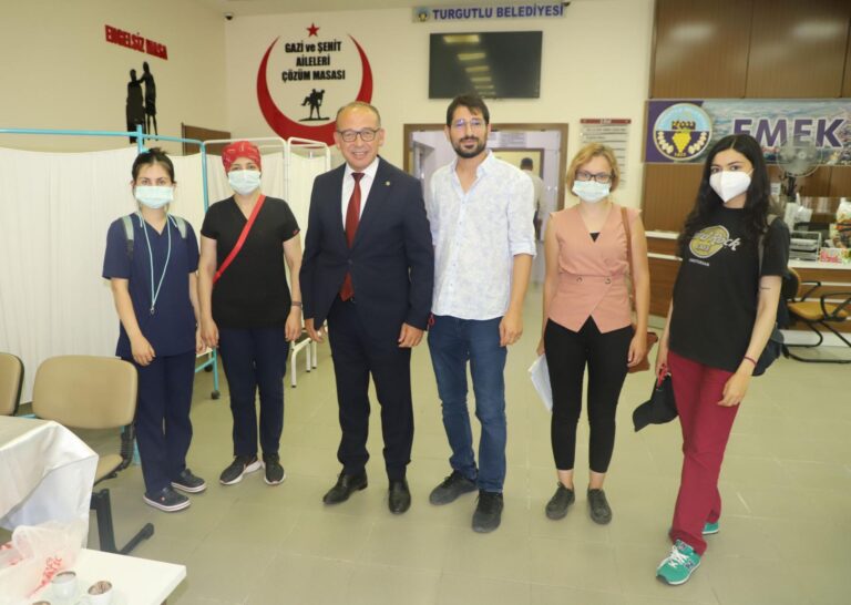 Turgutlu Belediyesi Hizmet Binasında Aşı Uygulaması Devam Ediyor Turgutlu Belediyesi Hizmet Binasında Aşı Uygulaması Devam Ediyor
