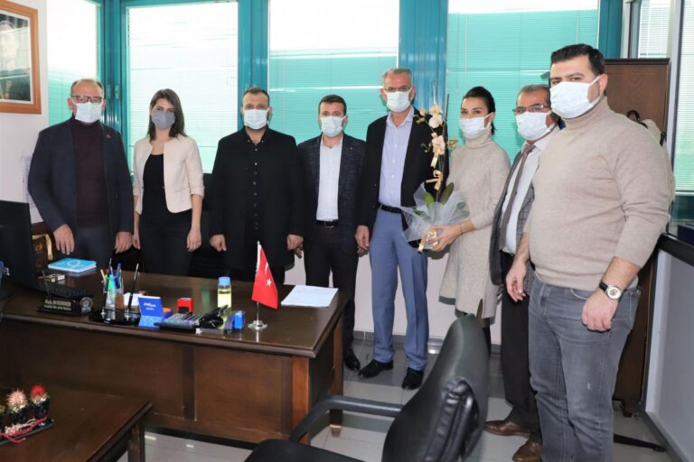 Başkan Çetin Akın’dan İmar ve Şehircilik Müdürü Hale Bozdemir’e Hayırlı Olsun Ziyareti Başkan Çetin Akın’dan İmar ve Şehircilik Müdürü Hale Bozdemir’e Hayırlı Olsun Ziyareti
