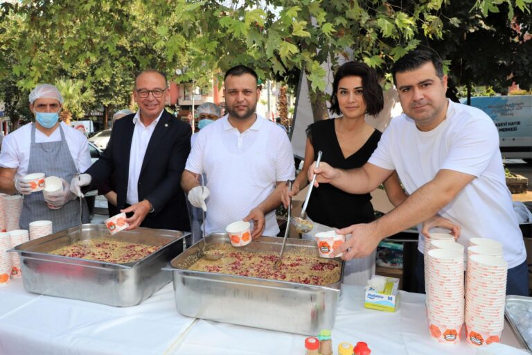 Turgutlu Belediyesi Aşure Hayrını Gerçekleştirdi