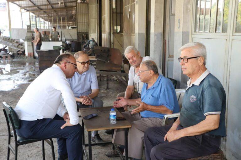 Başkan Çetin Akın’dan Sağanak Yağıştan Etkilenen Esnafa Ziyaret Başkan Çetin Akın’dan Sağanak Yağıştan Etkilenen Esnafa Ziyaret