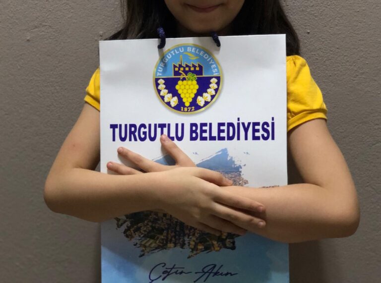 “Gelecek Seninle Aydınlansın” Projesiyle Tabletler Öğrencilerle Buluşuyor “Gelecek Seninle Aydınlansın” Projesiyle Tabletler Öğrencilerle Buluşuyor