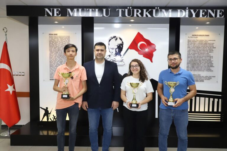 Turgutlu Belediyespor’da Kupa Sevinci Turgutlu Belediyespor’da Kupa Sevinci