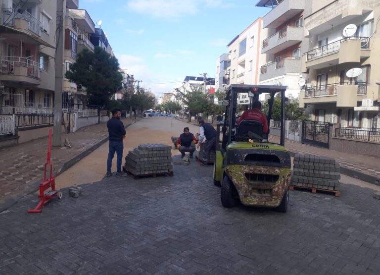 Turgutlu Belediyesi Yol Çalışmalarına Devam Ediyor Turgutlu Belediyesi Yol Çalışmalarına Devam Ediyor
