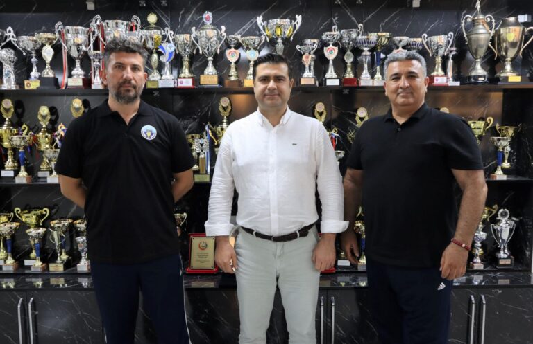 Turgutlu Belediyesi Kadın Voleybolda İlk İmzalar Antrenörlerden Turgutlu Belediyesi Kadın Voleybolda İlk İmzalar Antrenörlerden