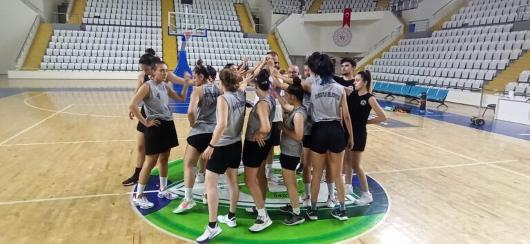 Turgutlu Belediyesi Kadın Basketbol Takımı Parkeye İndi Turgutlu Belediyesi Kadın Basketbol Takımı Parkeye İndi