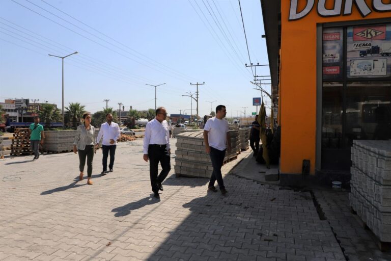 Başkan Çetin Akın ve Başkan Yardımcıları Sahaya İndi Başkan Çetin Akın ve Başkan Yardımcıları Sahaya İndi