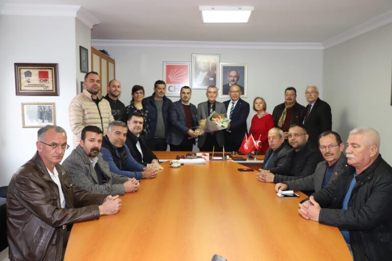 Başkan Çetin Akın’dan CHP İlçe Yönetimine Ziyaret Başkan Çetin Akın’dan CHP İlçe Yönetimine Ziyaret