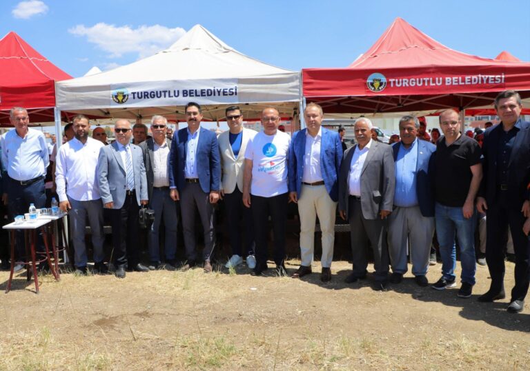 Turgutlu’da Cirit ve Keşkek Festivali’ne Yoğun İlgi Turgutlu’da Cirit ve Keşkek Festivali’ne Yoğun İlgi