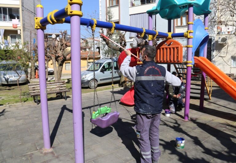 Turgutlu Belediyesi Parkları Bahara Hazırlıyor Turgutlu Belediyesi Parkları Bahara Hazırlıyor