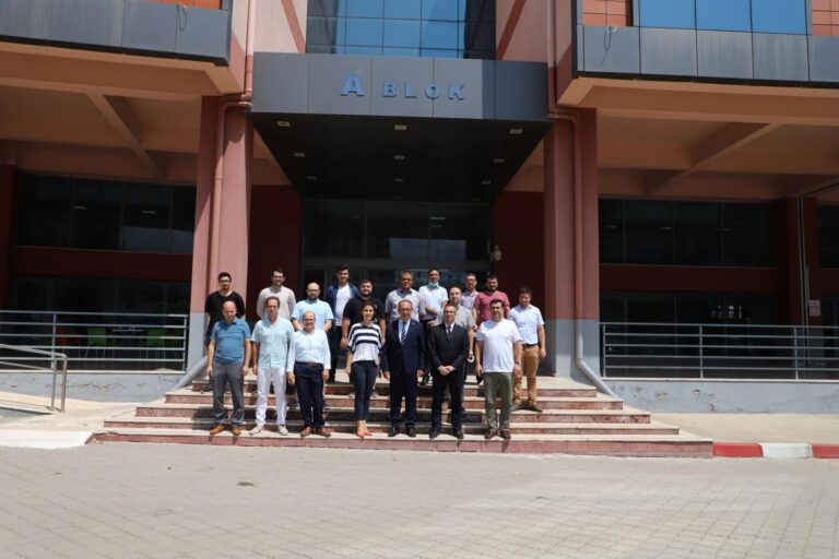 Başkan Akın’a Anlamlı Teşekkür Plaketi Başkan Akın’a Anlamlı Teşekkür Plaketi