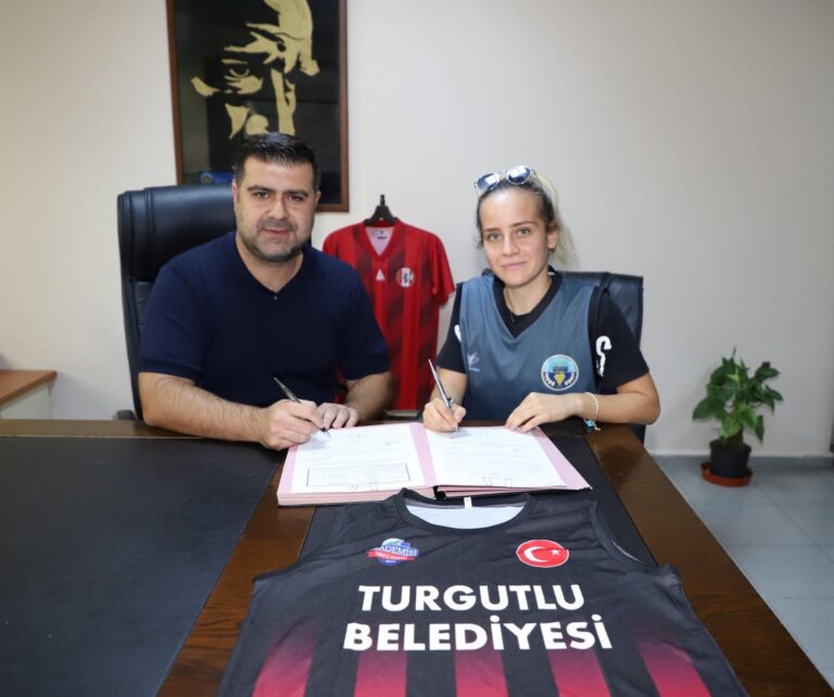 Turgutlu Belediyespor’un Son Transferi Gamze Sena Dülegöz Turgutlu Belediyespor’un Son Transferi Gamze Sena Dülegöz