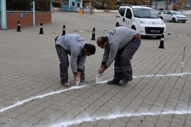 Turgutlu Belediyesinden Teknoloji Fakültesine Yeşil Alan Çalışması Turgutlu Belediyesinden Teknoloji Fakültesine Yeşil Alan Çalışması
