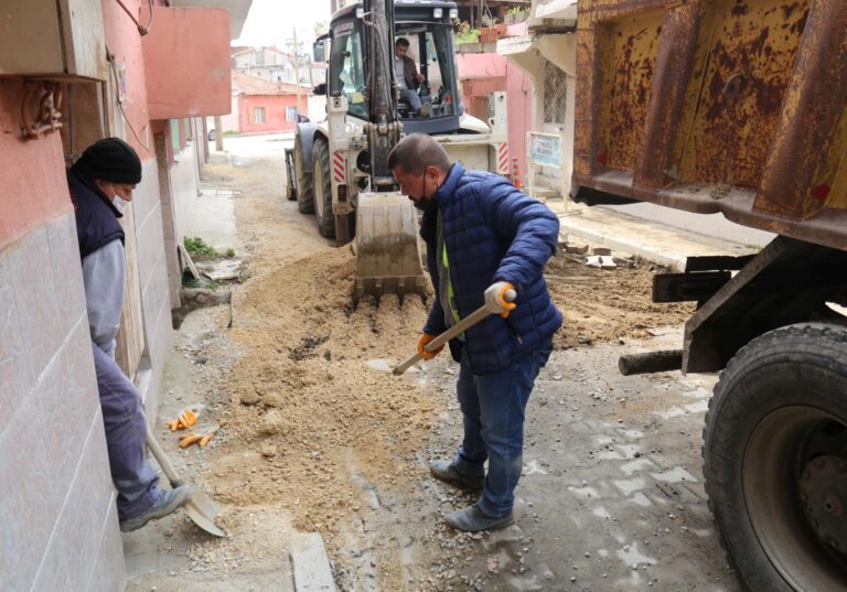 Turgutlu Belediyesinden Dört Mahallede Çalışma Turgutlu Belediyesinden Dört Mahallede Çalışma
