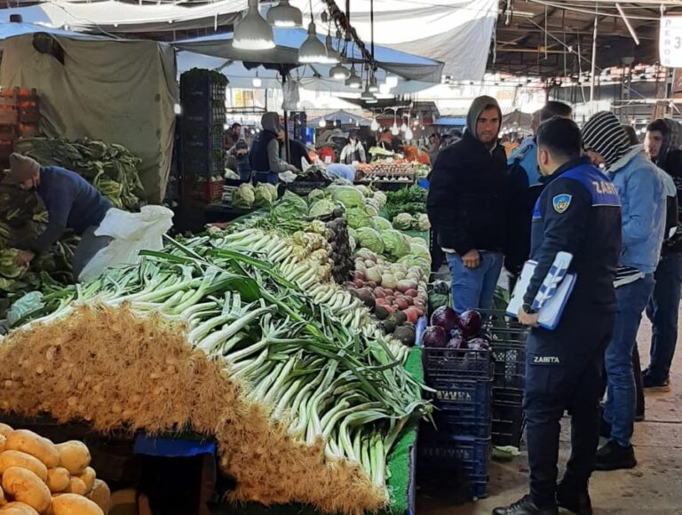 Turgutlu Zabıtasından Pazartesi Pazarında Denetim