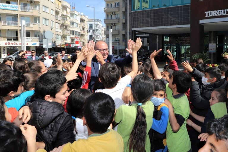 Başkan Çetin Akın: “23 Nisan Sevginin ve Barışın Evrensel Simgesidir” Başkan Çetin Akın: “23 Nisan Sevginin ve Barışın Evrensel Simgesidir”