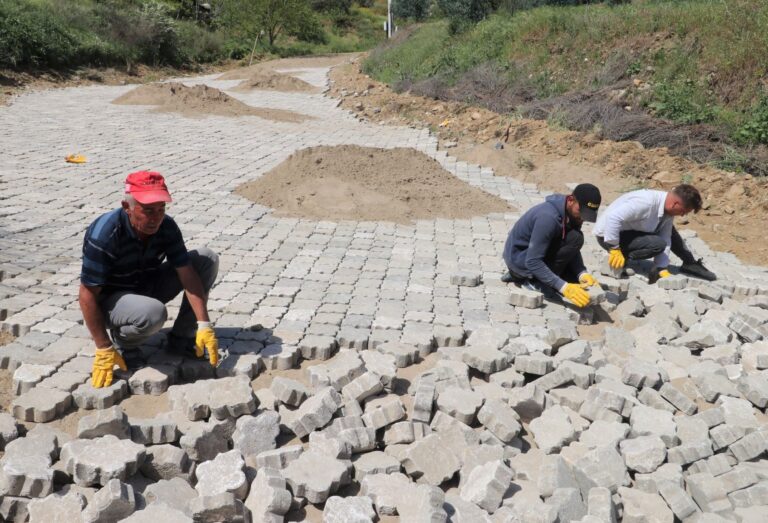 Turgutlu Belediyesi Ekipleri Bayram Öncesi İşbaşında Turgutlu Belediyesi Ekipleri Bayram Öncesi İşbaşında