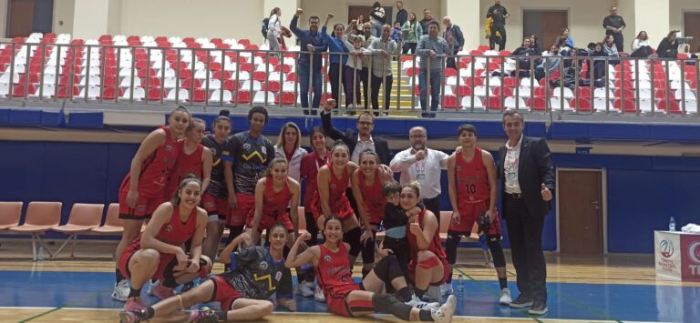 Turgutlu Belediyesi Kadın Basketbol Takımı Son Saniyede Galibiyeti Buldu: 64-65 Turgutlu Belediyesi Kadın Basketbol Takımı Son Saniyede Galibiyeti Buldu: 64-65