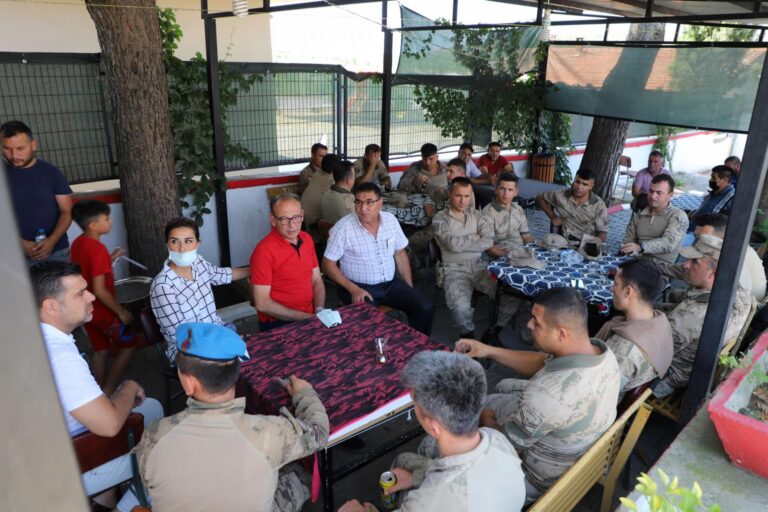 Başkan Akın’dan Yadigar Teyzeyi Arayan Ekiplere Ziyaret Başkan Akın’dan Yadigar Teyzeyi Arayan Ekiplere Ziyaret