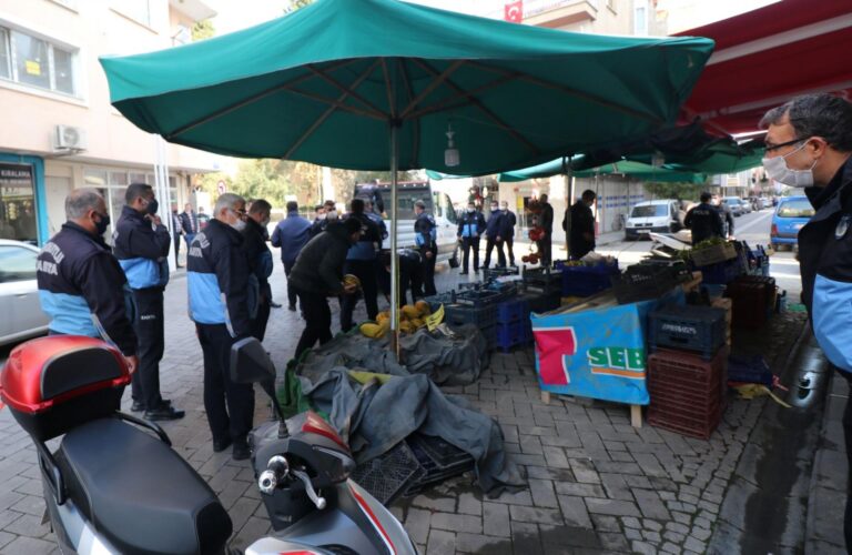 Zabıta Müdürlüğü Ekiplerinden Piyaleoğlu Caddesine Denetim Zabıta Müdürlüğü Ekiplerinden Piyaleoğlu Caddesine Denetim