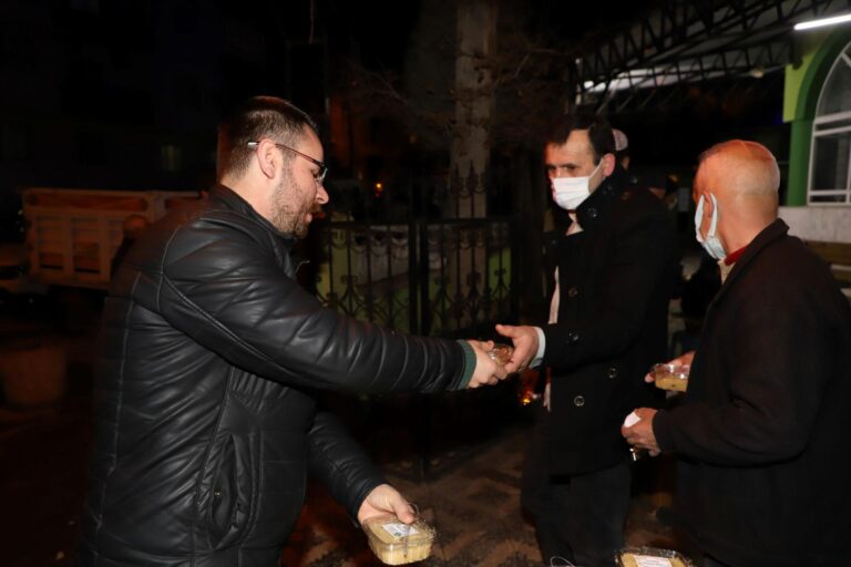 Turgutlu Belediyesi’nden Miraç Kandili’nde Helva Hayrı Turgutlu Belediyesi’nden Miraç Kandili’nde Helva Hayrı