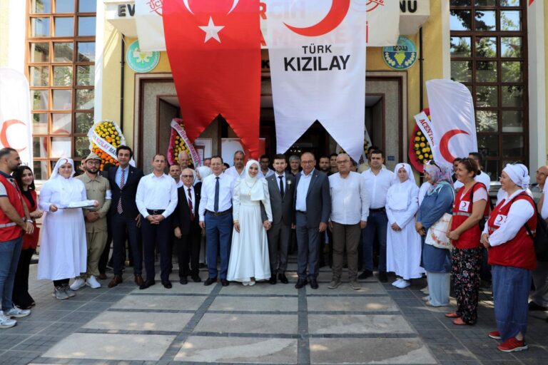 Türkiye’de Bir İlk: “Türk Kızılay Turgutlu Belediyesi Kan Alma Birimi” Açıldı Türkiye’de Bir İlk: “Türk Kızılay Turgutlu Belediyesi Kan Alma Birimi” Açıldı