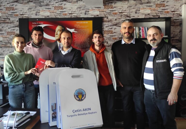 Turgutlu Belediyesinden Okul Kütüphanelerine Destek Turgutlu Belediyesinden Okul Kütüphanelerine Destek