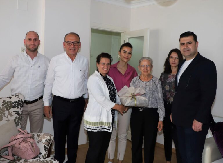 Başkan Çetin Akın’dan Anneler Günü Ziyaretleri Başkan Çetin Akın’dan Anneler Günü Ziyaretleri