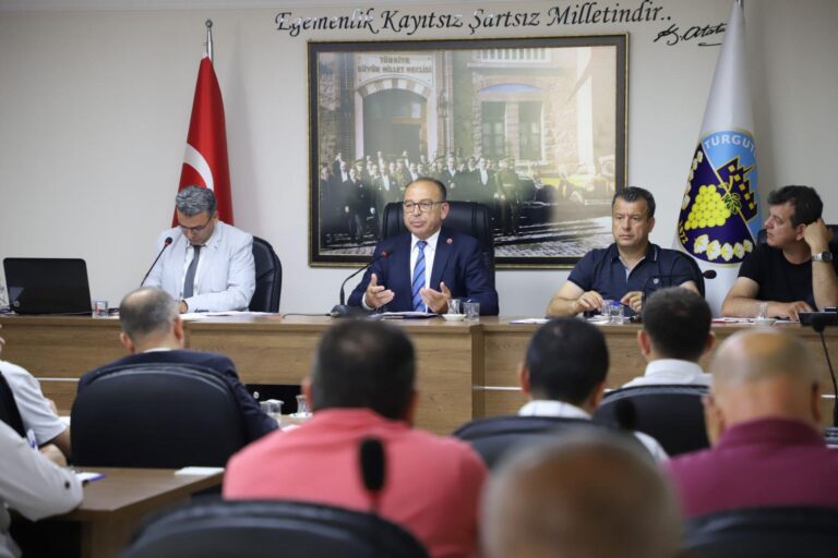 Başkan Çetin Akın: “Turgutluspor’u Siyasi Malzeme Yapmayalım” Başkan Çetin Akın: “Turgutluspor’u Siyasi Malzeme Yapmayalım”