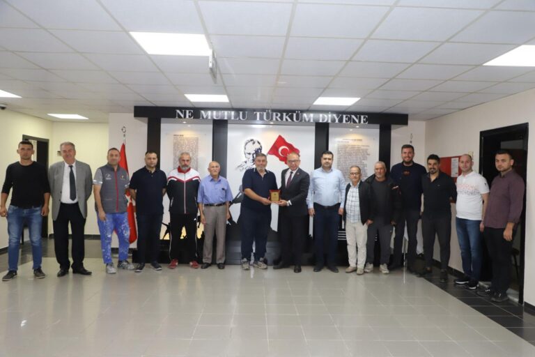 Turgutlu Belediyesinden Amatör Futbol Takımlarına Destek Turgutlu Belediyesinden Amatör Futbol Takımlarına Destek