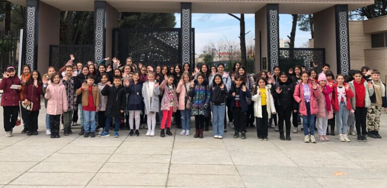 Turgutlu Belediyesinden Spor Okulu Öğrencilerine Karne Hediyesi Turgutlu Belediyesinden Spor Okulu Öğrencilerine Karne Hediyesi