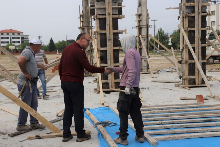 Başkan Akın Bayram Öncesi Çalışmaların Son Durumunu Yerinde İnceledi Başkan Akın Bayram Öncesi Çalışmaların Son Durumunu Yerinde İnceledi