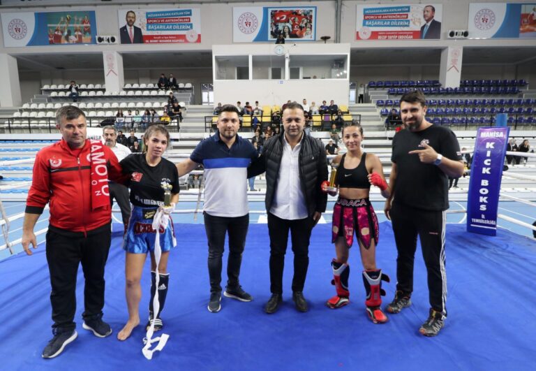 Turgutlu Belediyesinin Katkılarıyla Amatör Kick Boks Galası Düzenlendi Turgutlu Belediyesinin Katkılarıyla Amatör Kick Boks Galası Düzenlendi