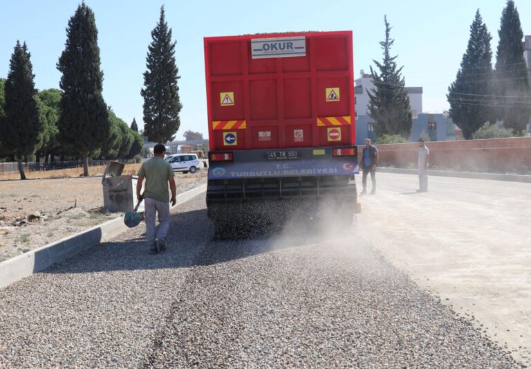 Turgutlu Belediyesinden Simge Sokağa 8500 m2 Asfalt Turgutlu Belediyesinden Simge Sokağa 8500 m2 Asfalt
