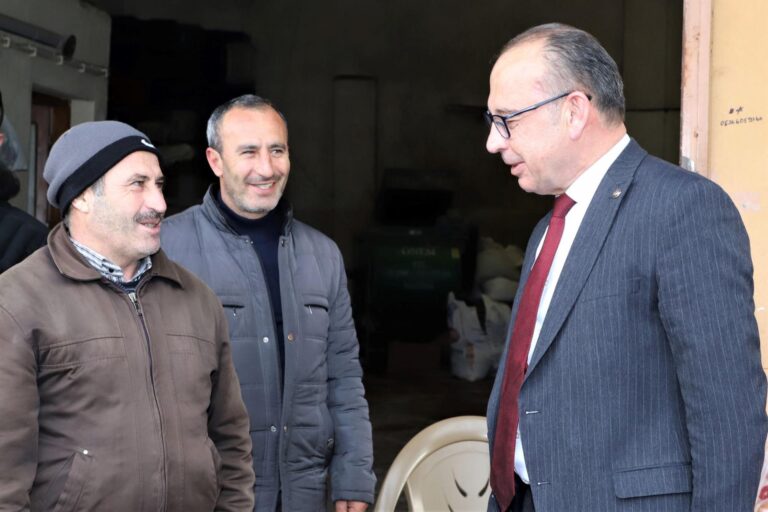 Başkan Çetin Akın Haftaya Gıda Çarşısı’nda Başladı Başkan Çetin Akın Haftaya Gıda Çarşısı’nda Başladı