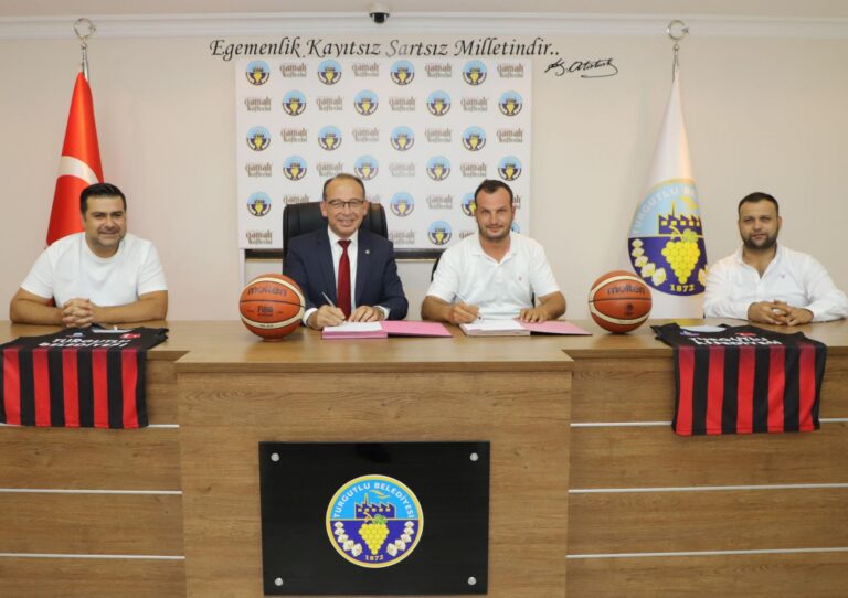 Gamalı Köftecisi Turgutlu Belediyespor’a Yeniden Sponsor Oldu Gamalı Köftecisi Turgutlu Belediyespor’a Yeniden Sponsor Oldu