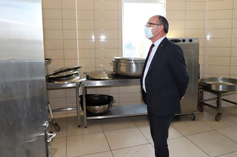 Başkan Çetin Akın’dan Aşevi ve Hayır Merkezine Ziyaret Başkan Çetin Akın’dan Aşevi ve Hayır Merkezine Ziyaret