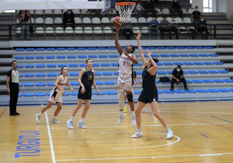 Turgutlu Belediyespor Kadın Basketbol Takımı İstanbul Deplasmanında Turgutlu Belediyespor Kadın Basketbol Takımı İstanbul Deplasmanında