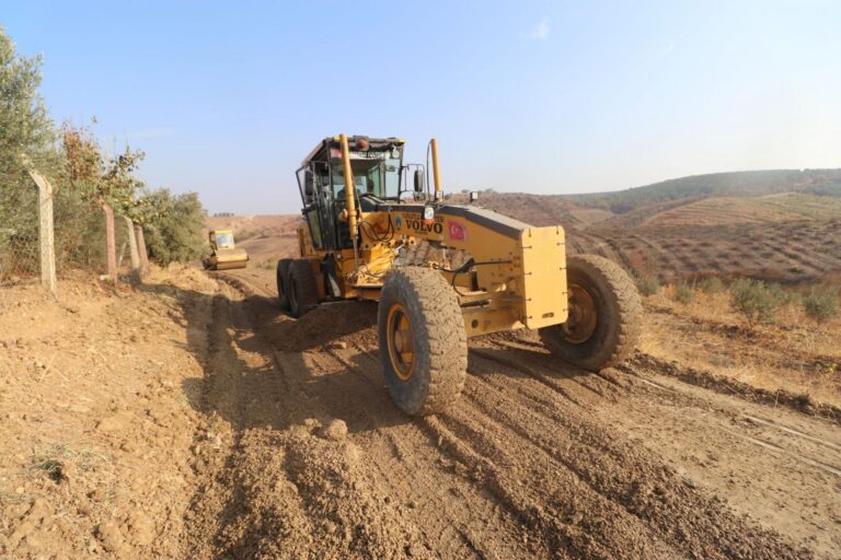 Turgutlu Belediyesinden Merkez ve Kırsal Mahallelerde Eş Zamanlı Çalışma Turgutlu Belediyesinden Merkez ve Kırsal Mahallelerde Eş Zamanlı Çalışma